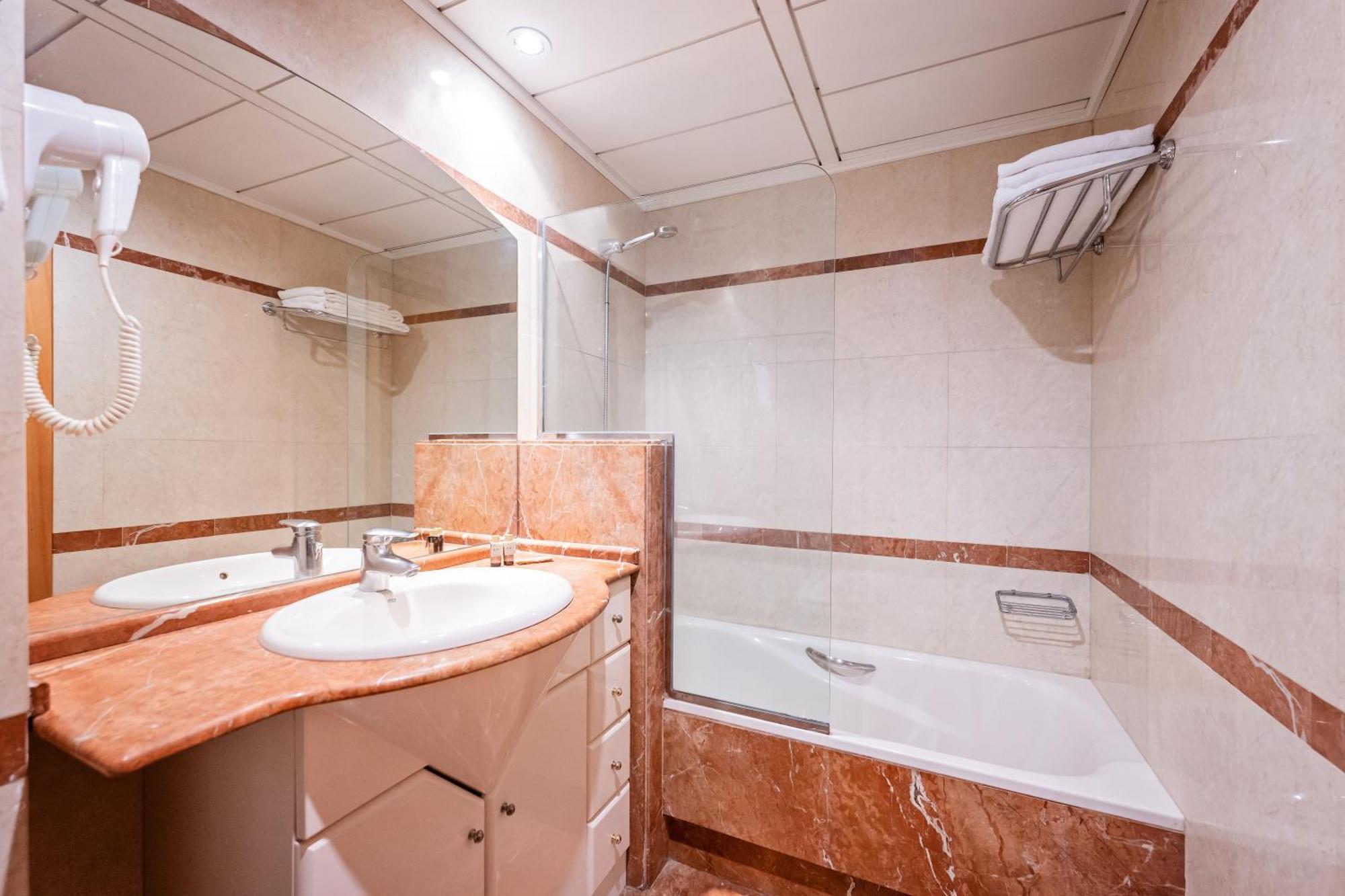 Apartaments Marina - Abapart Barcelona Bagian luar foto