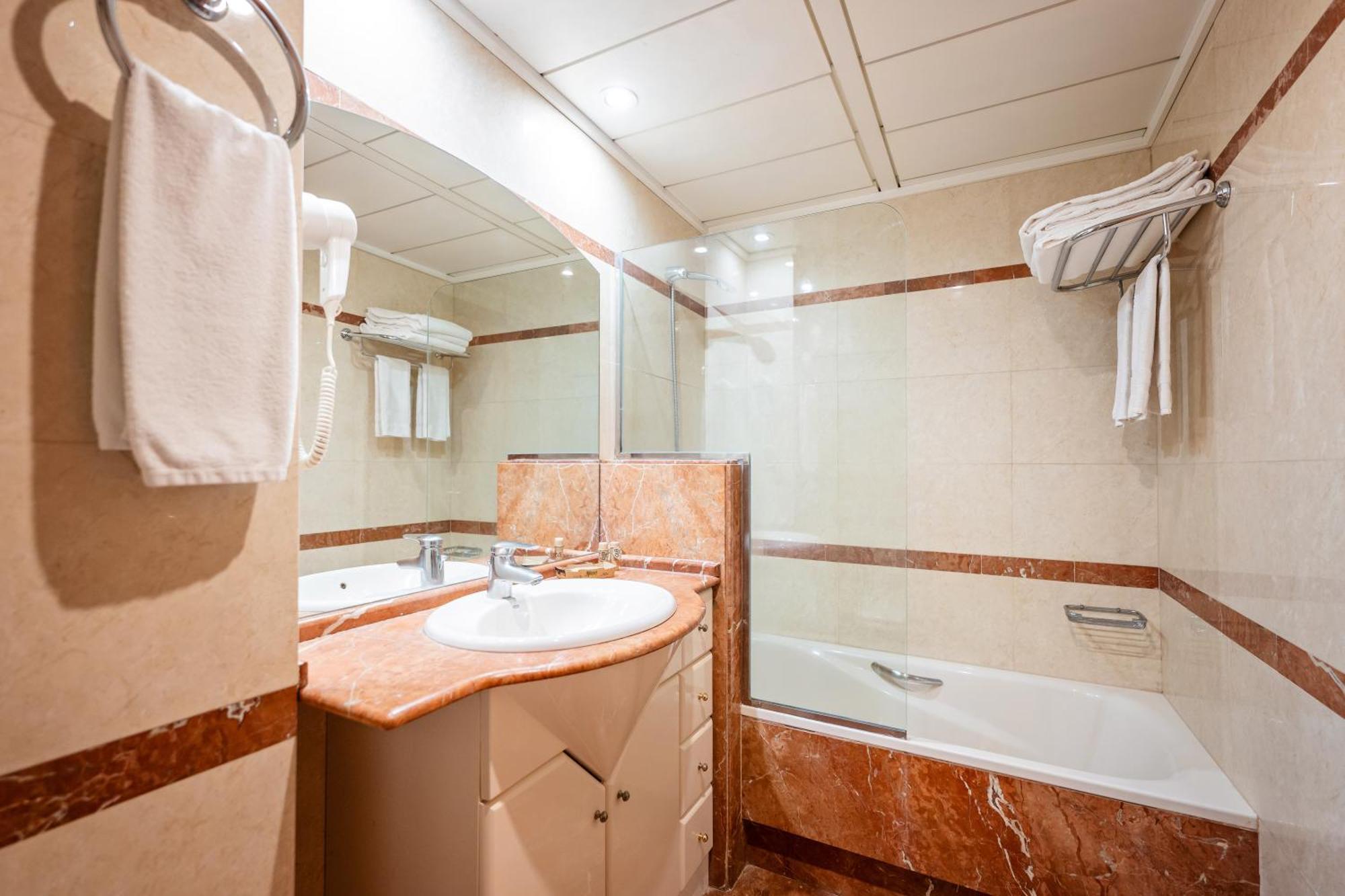 Apartaments Marina - Abapart Barcelona Bagian luar foto